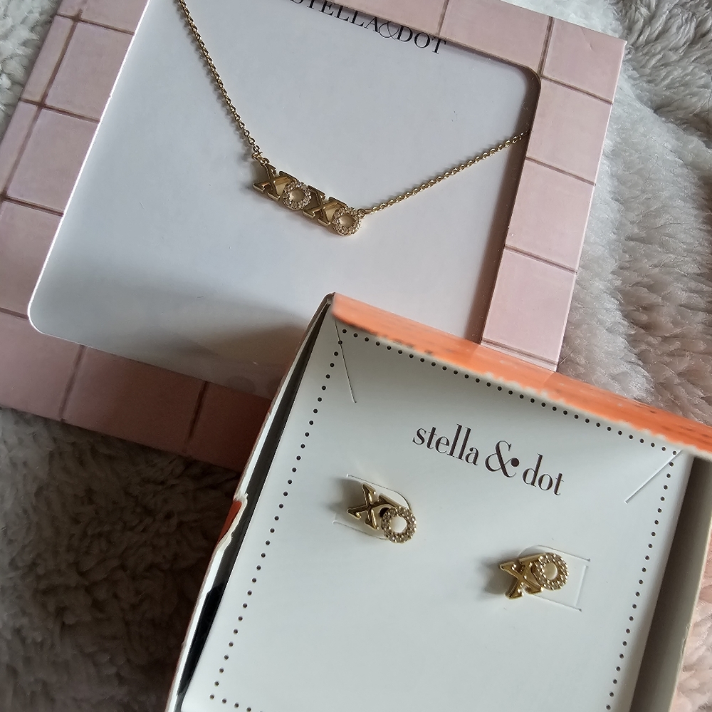 STELLA & DOT XOXO Earrings and Necklace set -retired!
